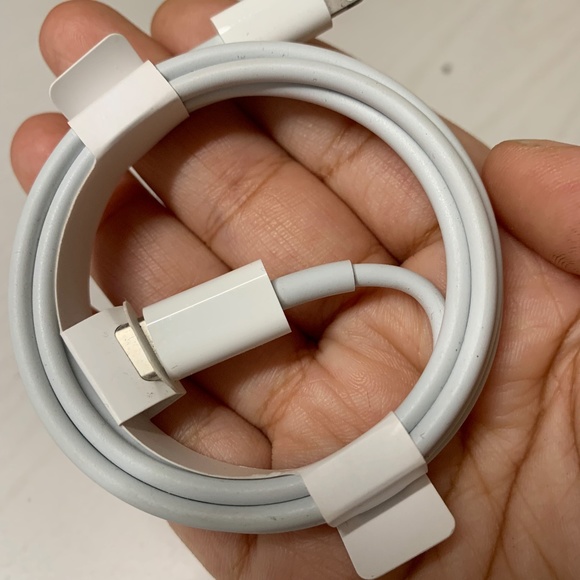 100% ORIGINAL. NEW!! Apple Lightning to USB-C Charger 3.2 Ft. - Picture 3 of 3